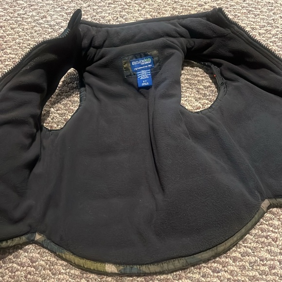 Oshkosh vest size 2T - Picture 3 of 5